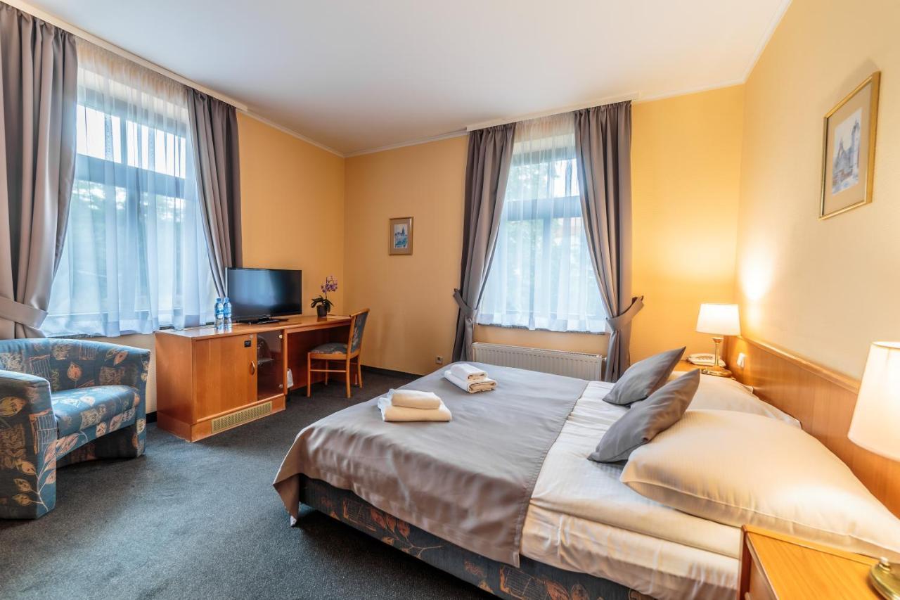 Hotel Fenix Jelenia Góra Eksteriør bilde